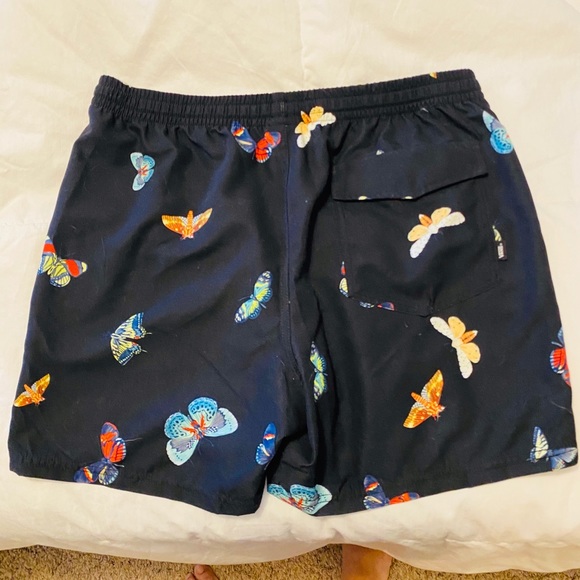 Vans Butterfly Shorts NWOT Large - Picture 2 of 3